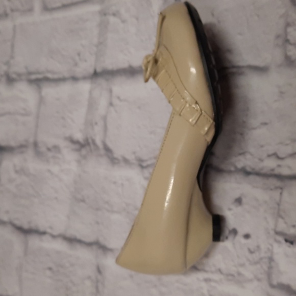 Girl's shoes - Picture 2 of 4